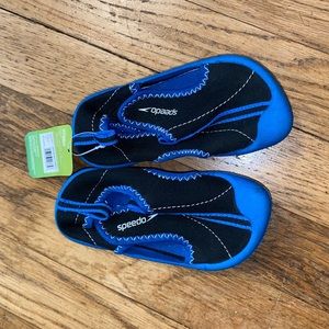 Boys Speedo water shoes size 7/8